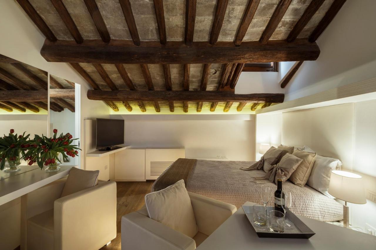 Gigli D'oro Rome